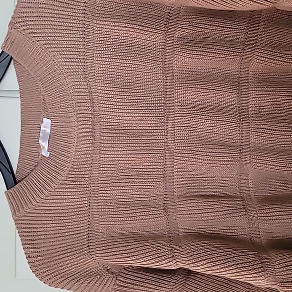 Woman tan puff sleeved sweater size small - Picture 2 of 4